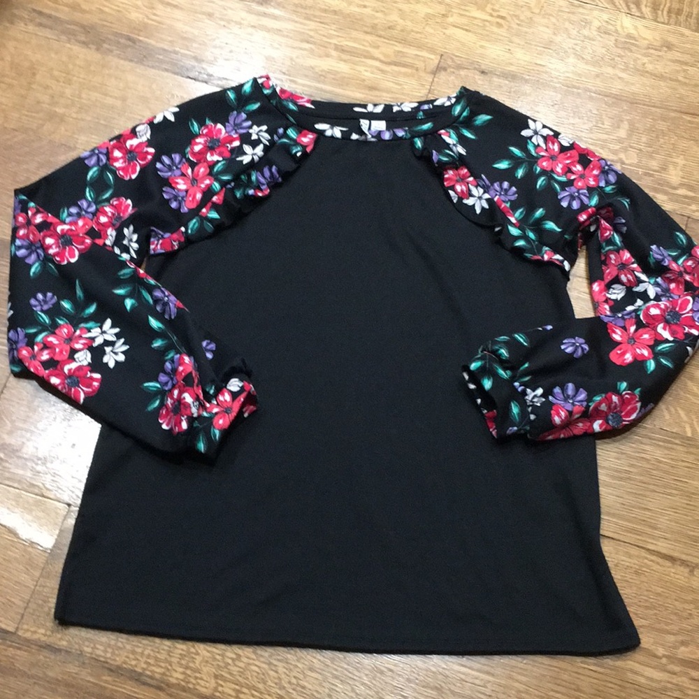 Elle Floral Pullover Top size Small